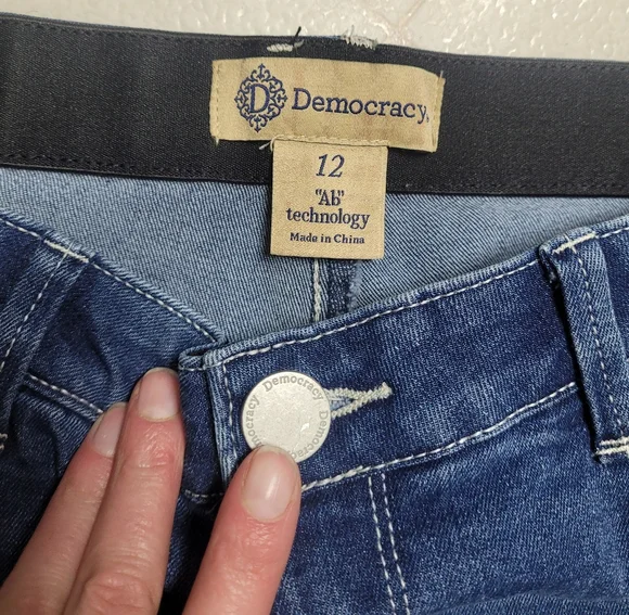 Democracy Jeans Womens Size 12 Ankle Cropped Distressed Raw Hem Blue Denim - Picture 4 of 9